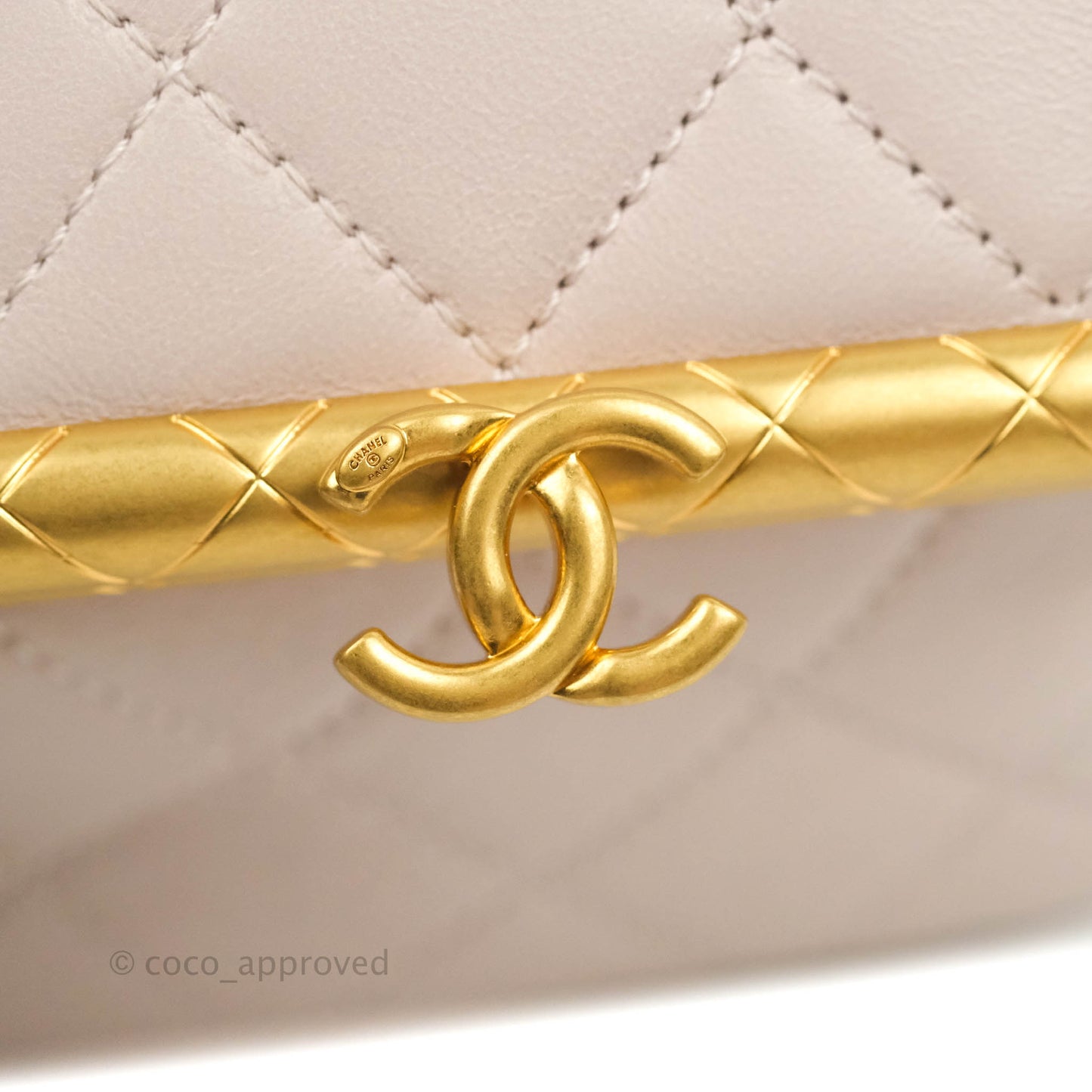 Chanel Kiss Lock Mini Vanity Pink Lambskin Gold Hardware