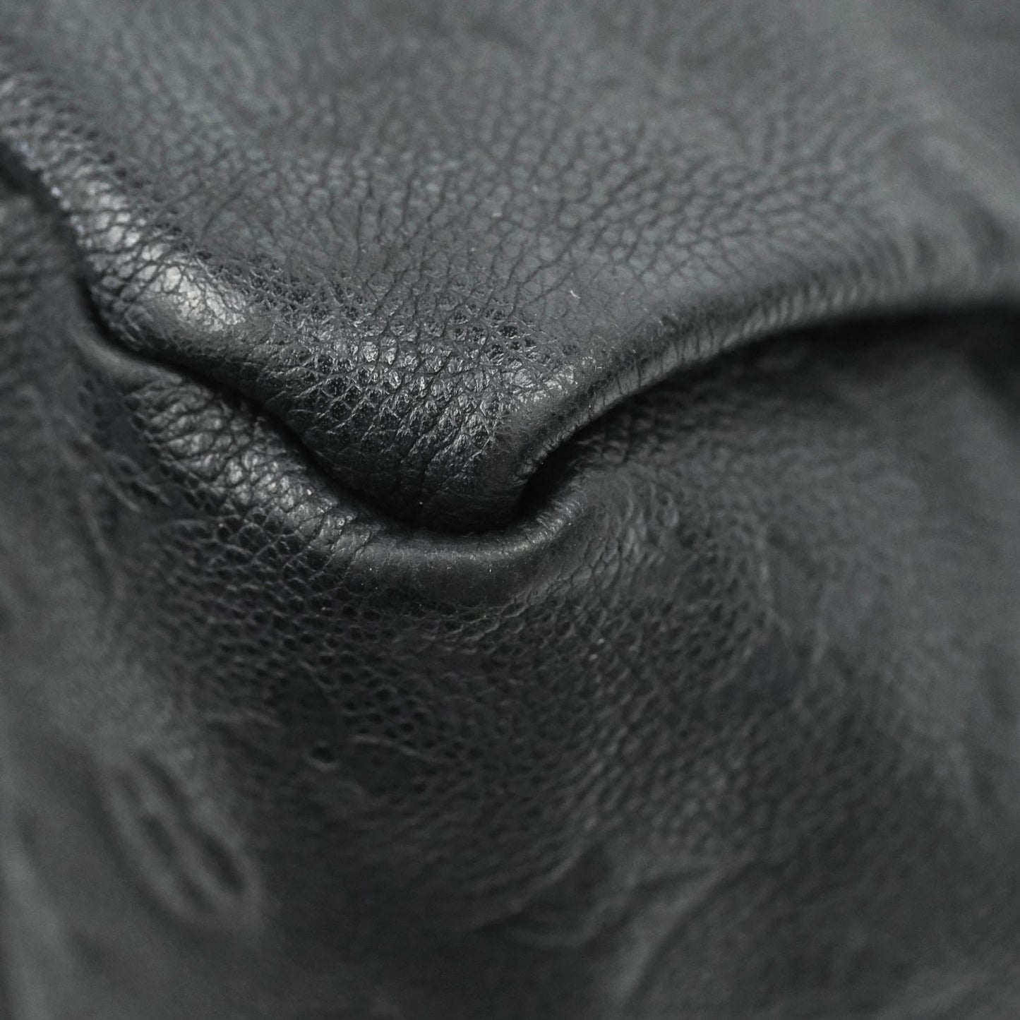 Louis Vuitton Artsy Monogram Empreinte MM Black