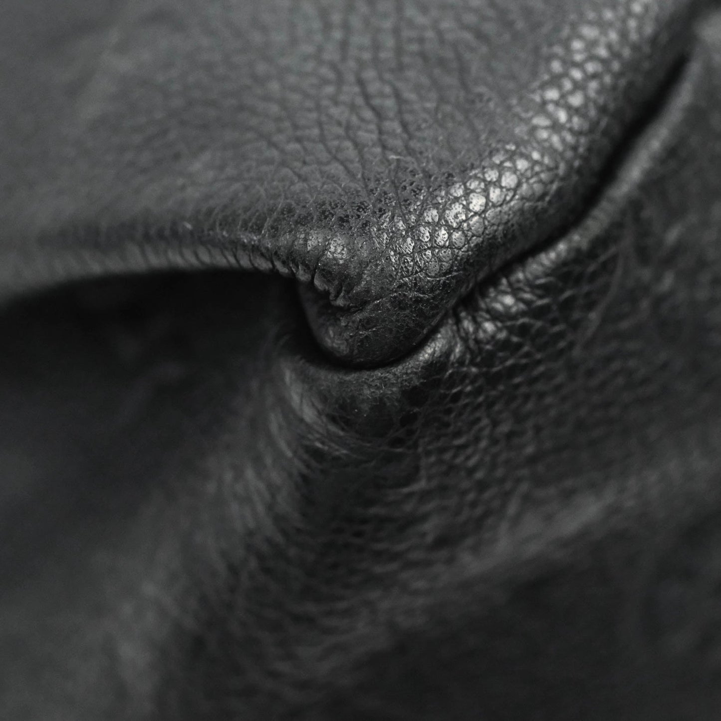 Louis Vuitton Artsy Monogram Empreinte MM Black