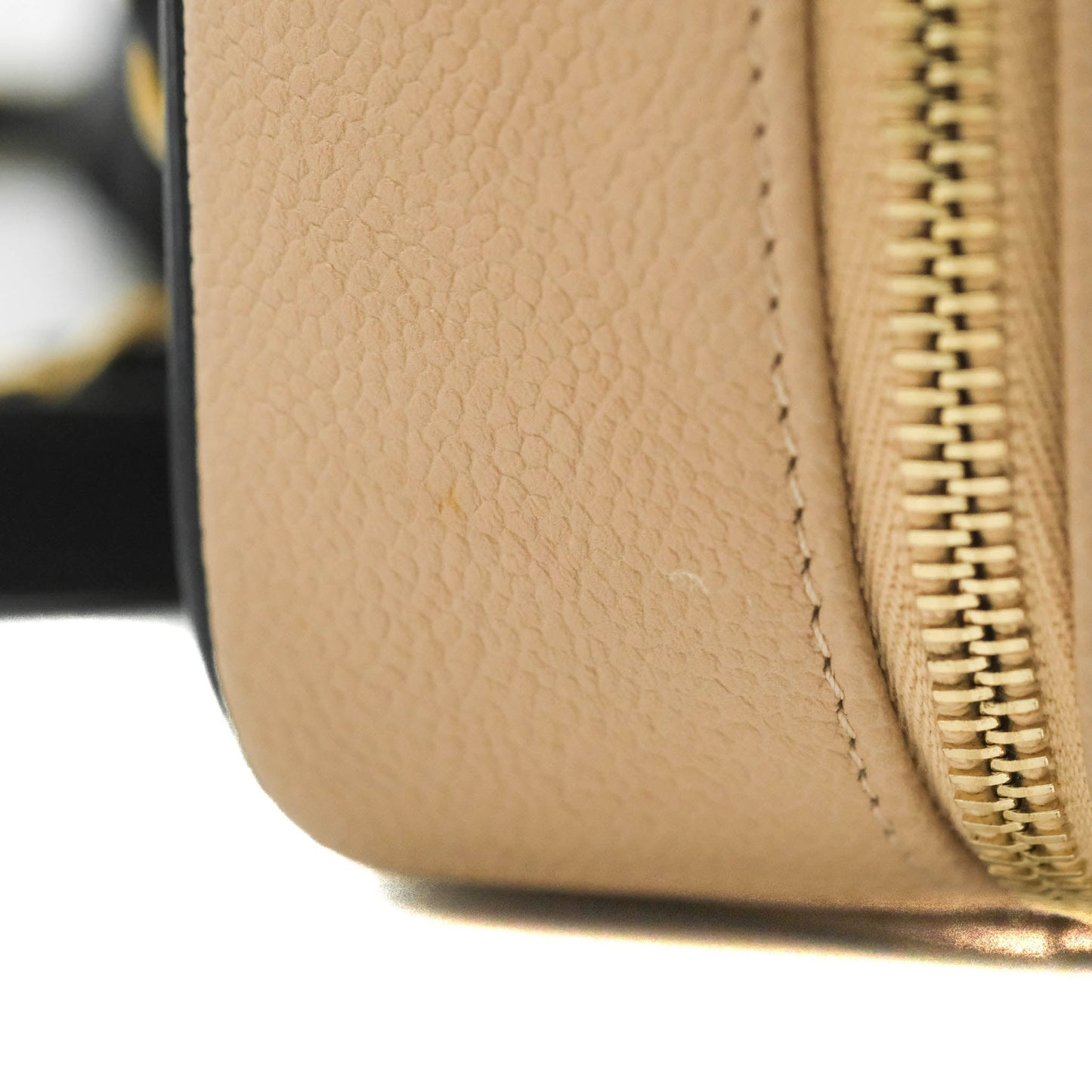 Chanel Quilted Medium CC Filigree Vanity Case Beige Caviar Gold Hardware
