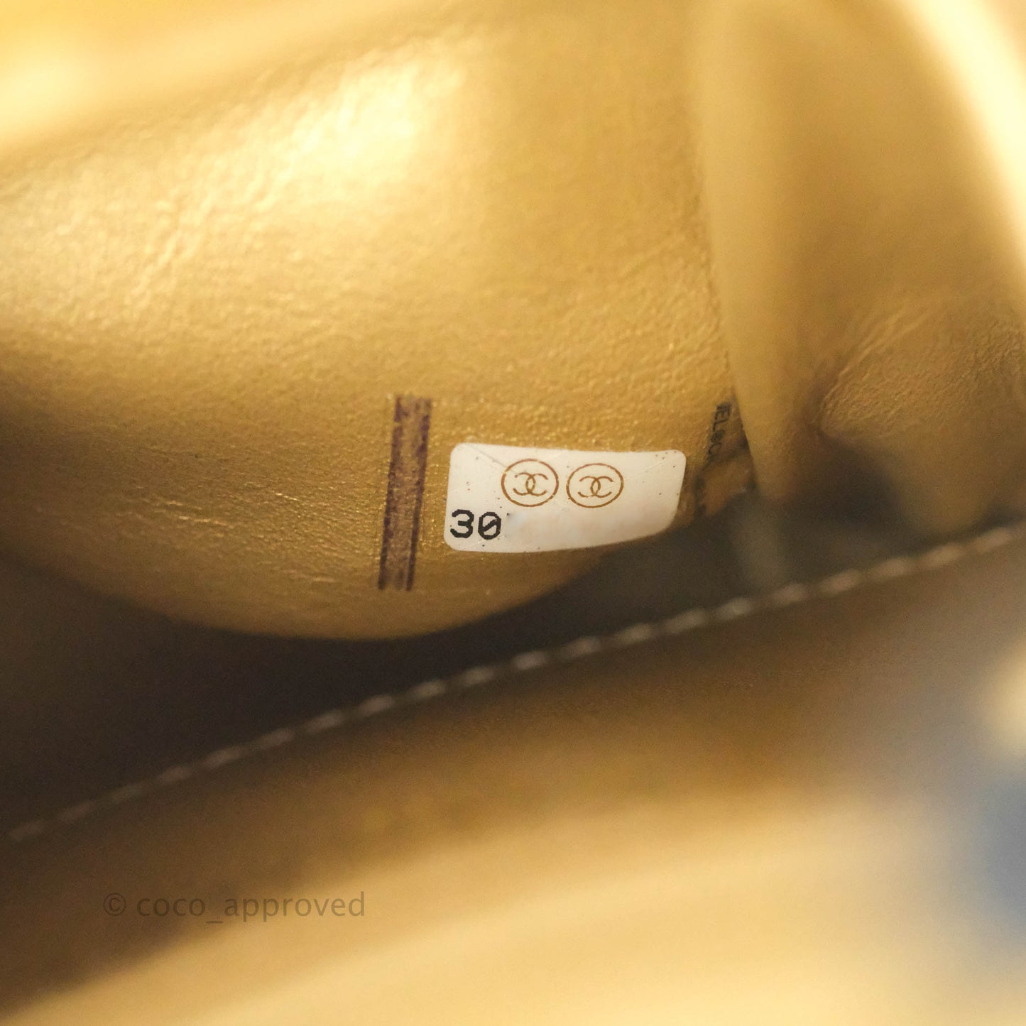 Chanel Kiss Lock Mini Vanity Pink Lambskin Gold Hardware