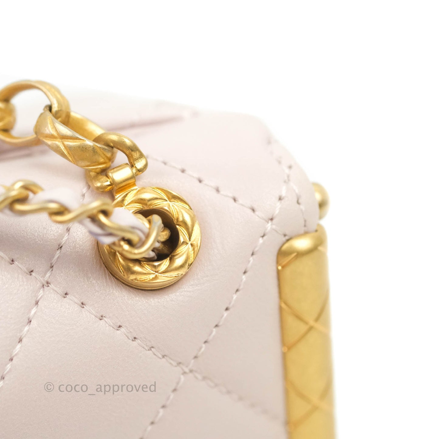 Chanel Kiss Lock Mini Vanity Pink Lambskin Gold Hardware