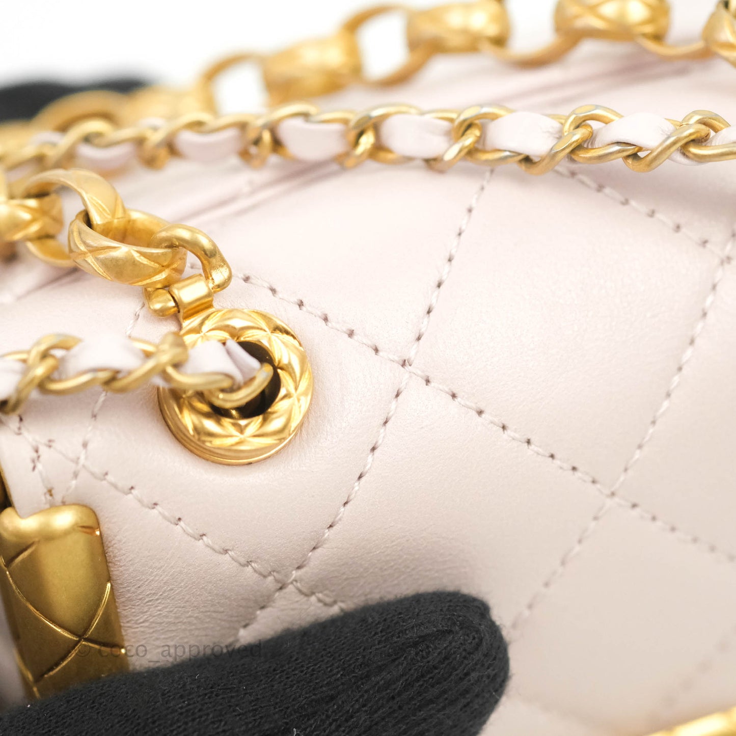 Chanel Kiss Lock Mini Vanity Pink Lambskin Gold Hardware