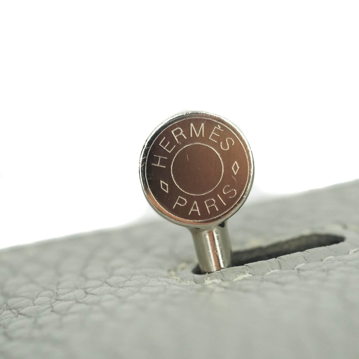 Hermès Lindy 26 Taurillion Clemence Gris Mouette Palladium Hardware