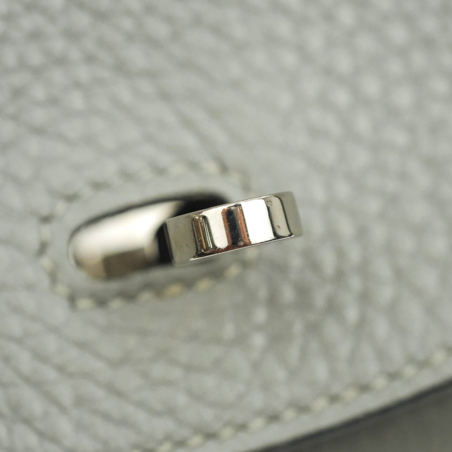 Hermès Lindy 26 Taurillion Clemence Gris Mouette Palladium Hardware