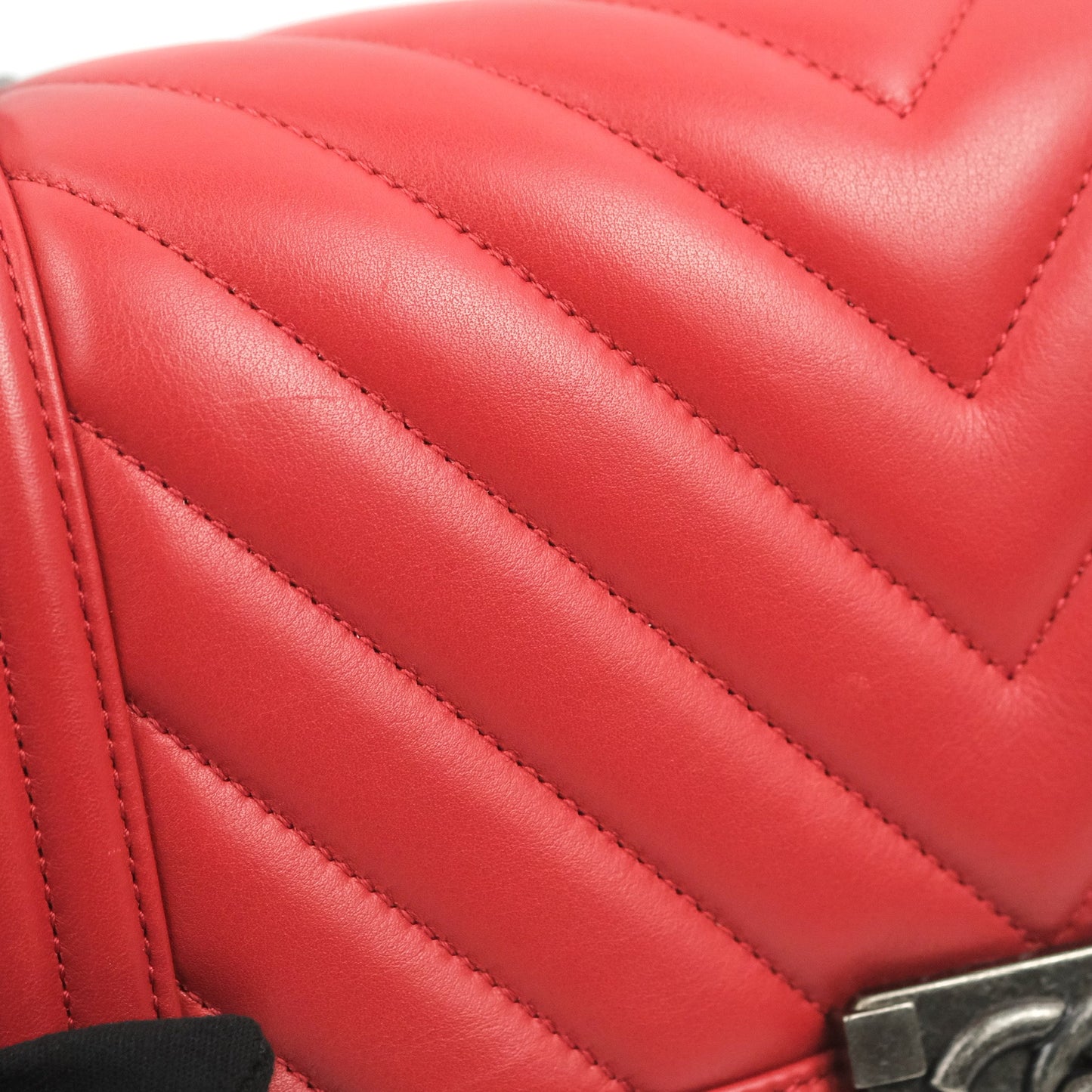 Chanel Medium Boy Chevron Red Calfskin Ruthenium Hardware