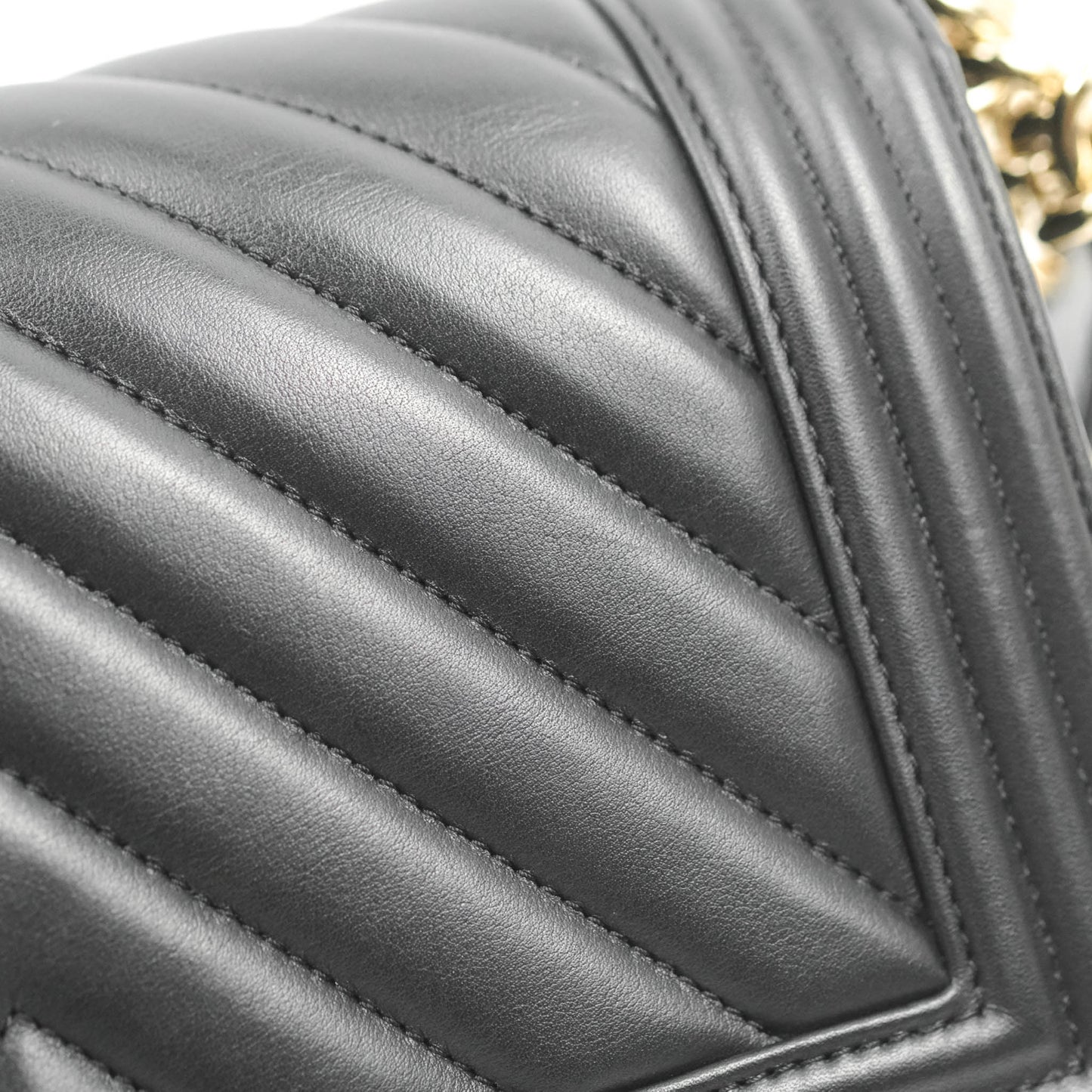 Chanel Medium Boy Chevron Black Calfskin Gold Hardware 19P
