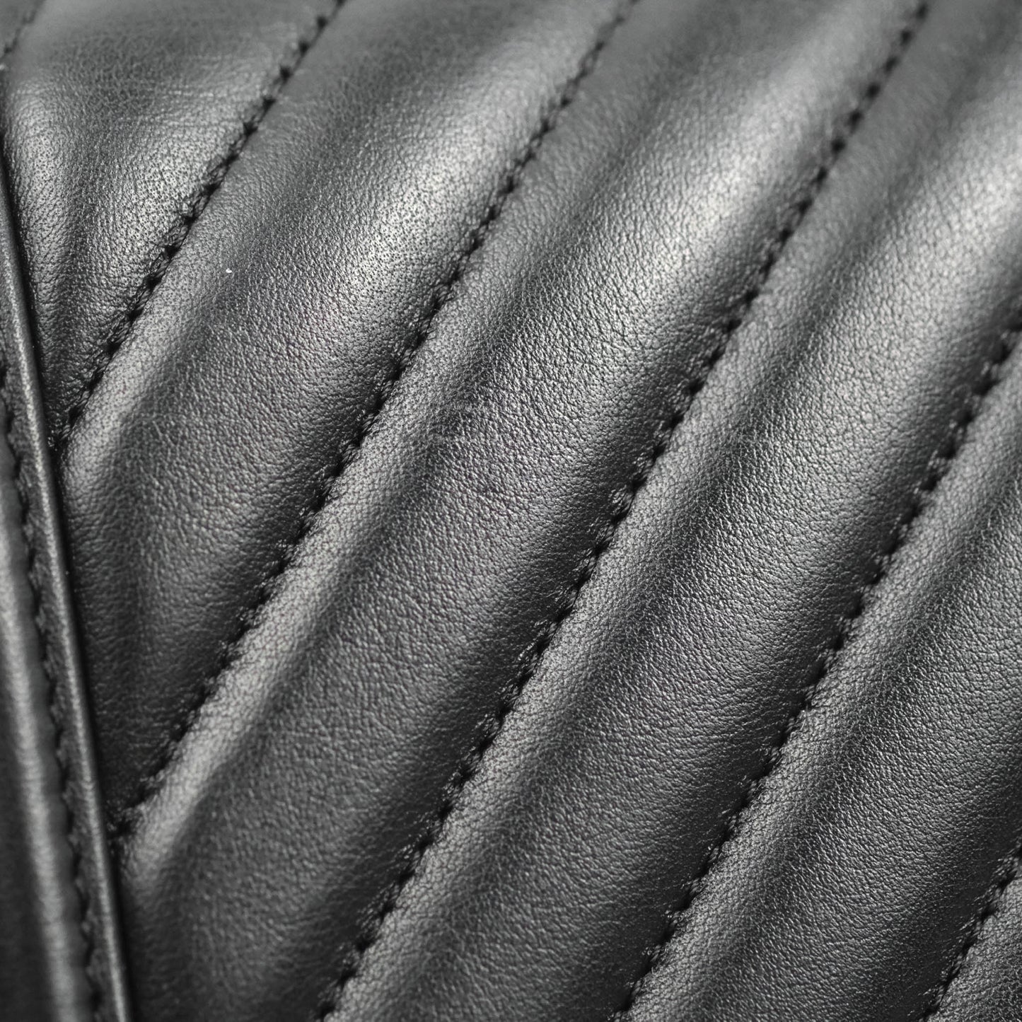 Chanel Medium Boy Chevron Black Calfskin Gold Hardware 19P