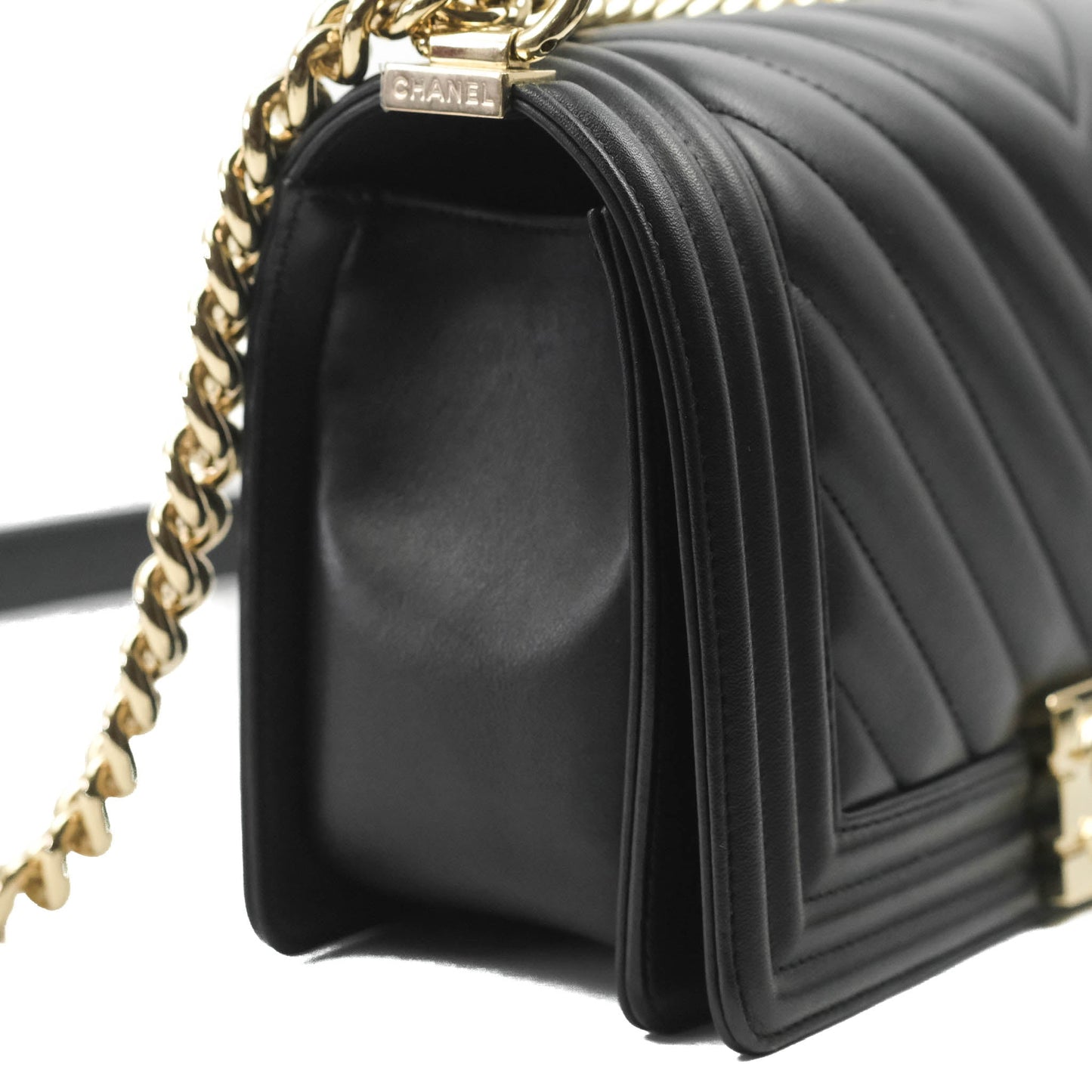 Chanel Medium Boy Chevron Black Calfskin Gold Hardware 19P