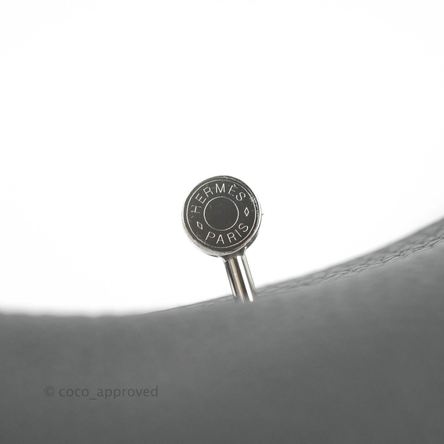 Hermès Mini Lindy 20 Taurillon Clemence Black Palladium Hardware With Twilly