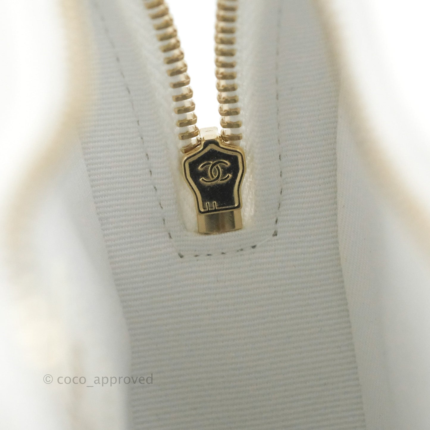 Chanel Small Heart Bag White Lambskin Gold Hardware 22S
