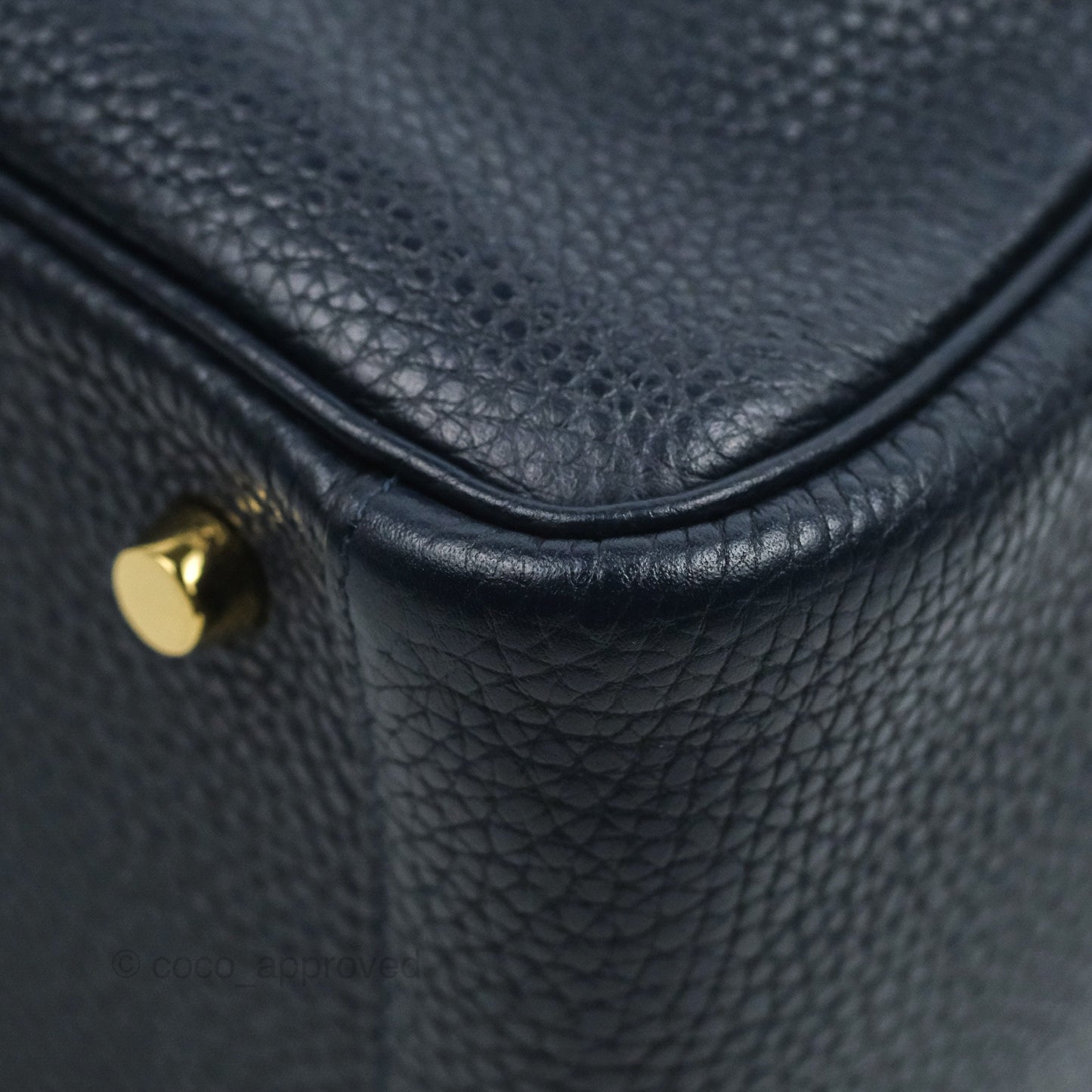 Hermès Lindy 26 Taurillion Clemence Bleu Nuit 2Z Gold Hardware