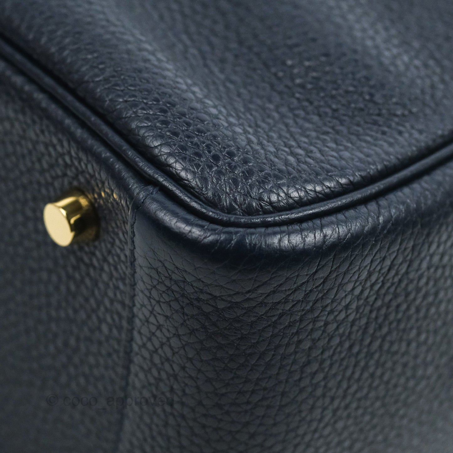 Hermès Lindy 26 Taurillion Clemence Bleu Nuit 2Z Gold Hardware
