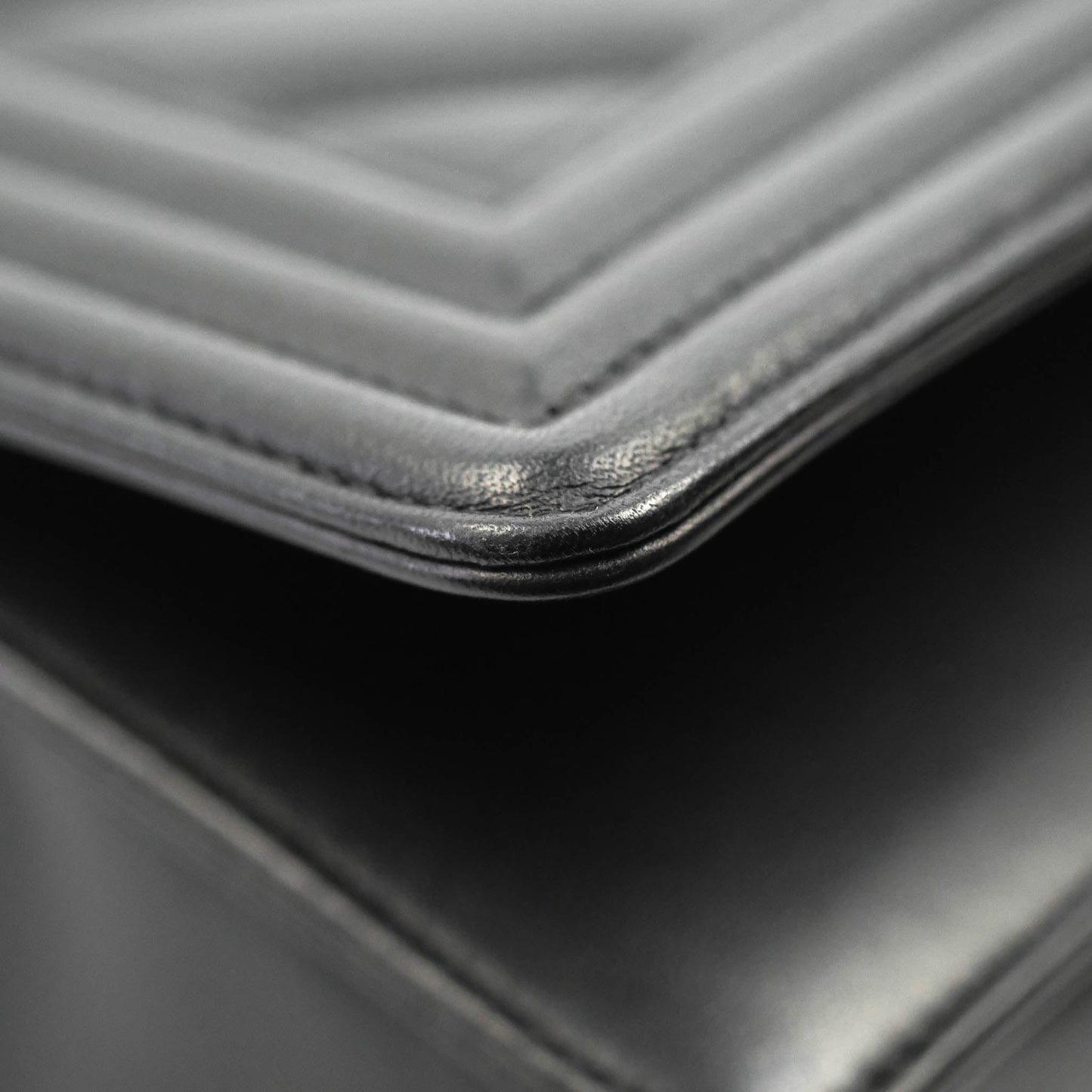 Chanel Medium Boy Chevron Black Calfskin Gold Hardware 19P
