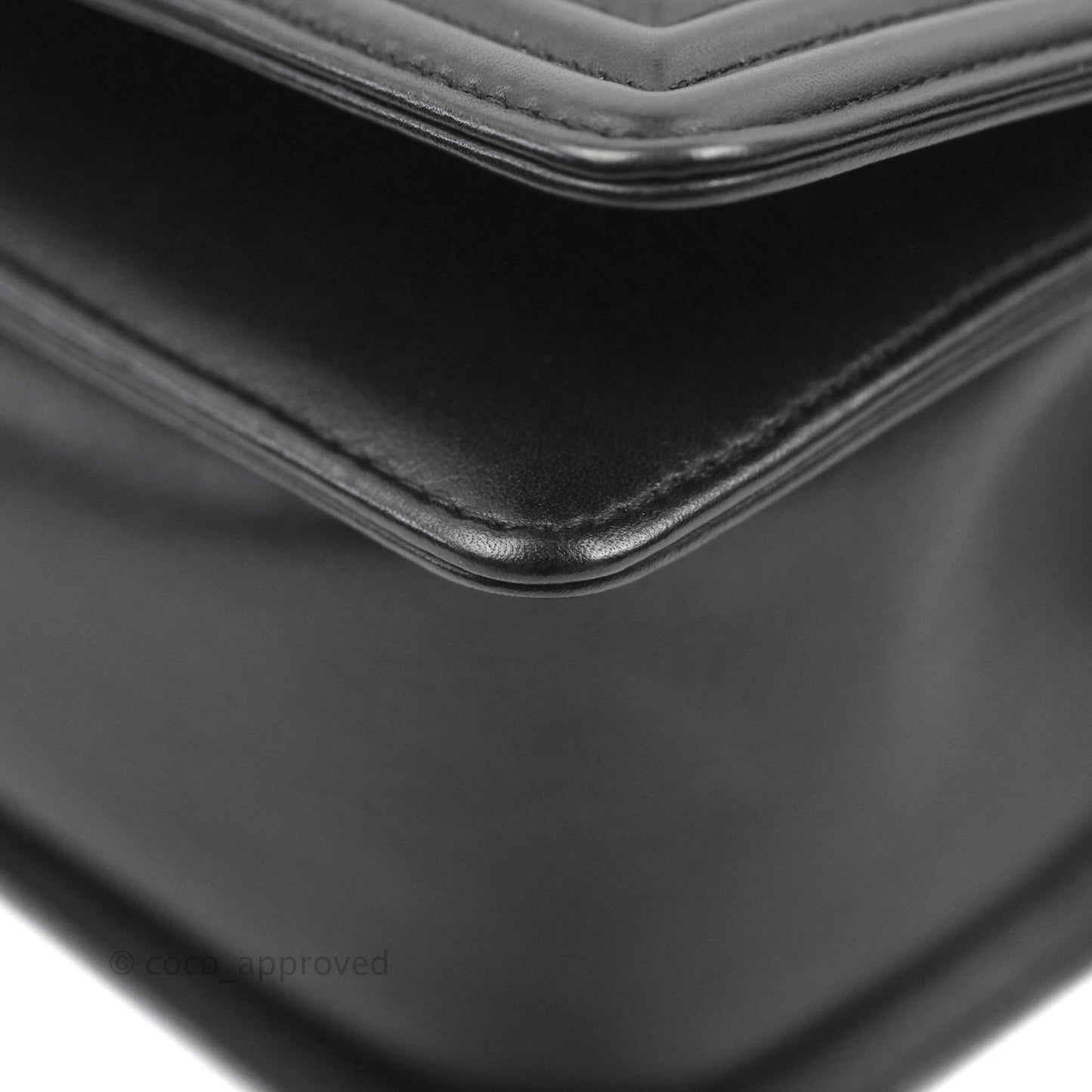 Chanel Chevron Medium Boy Black Calfskin Gold Hardware