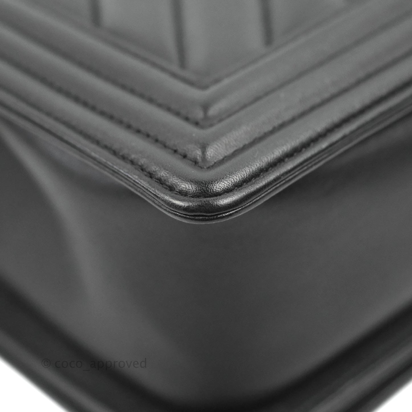 Chanel Chevron Medium Boy Black Calfskin Gold Hardware