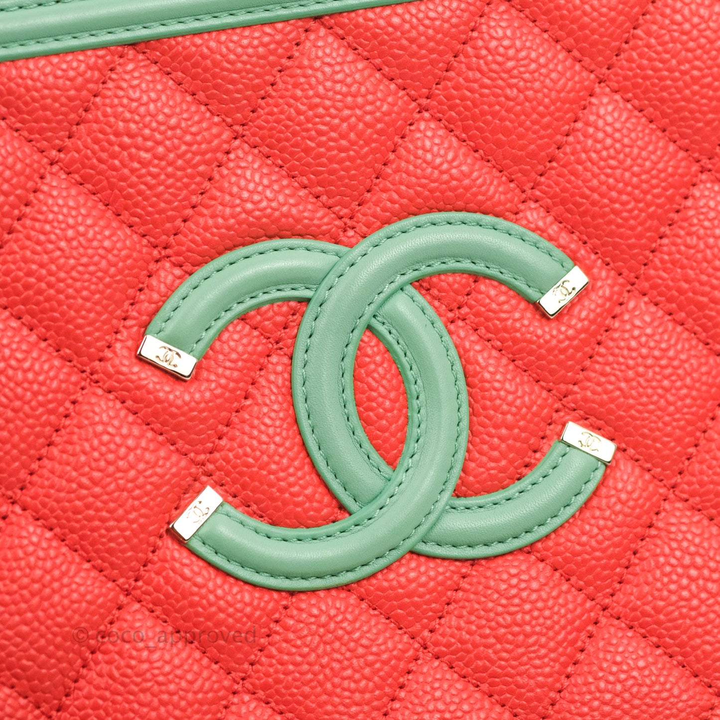 Chanel Quilted Medium CC Filigree Vanity Case Multicolour Caviar Gold Hardware 19C