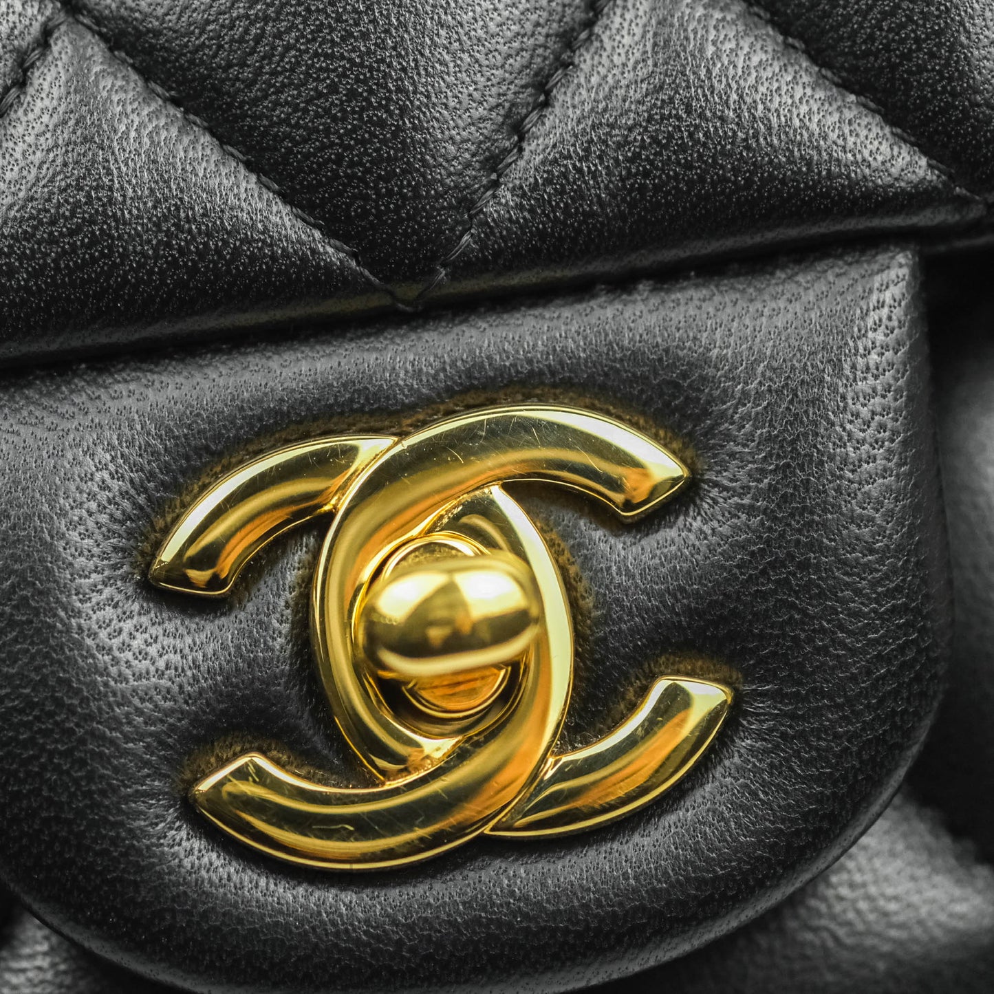 Chanel Classic M/L Flap Bag Black Lambskin Gold Hardware