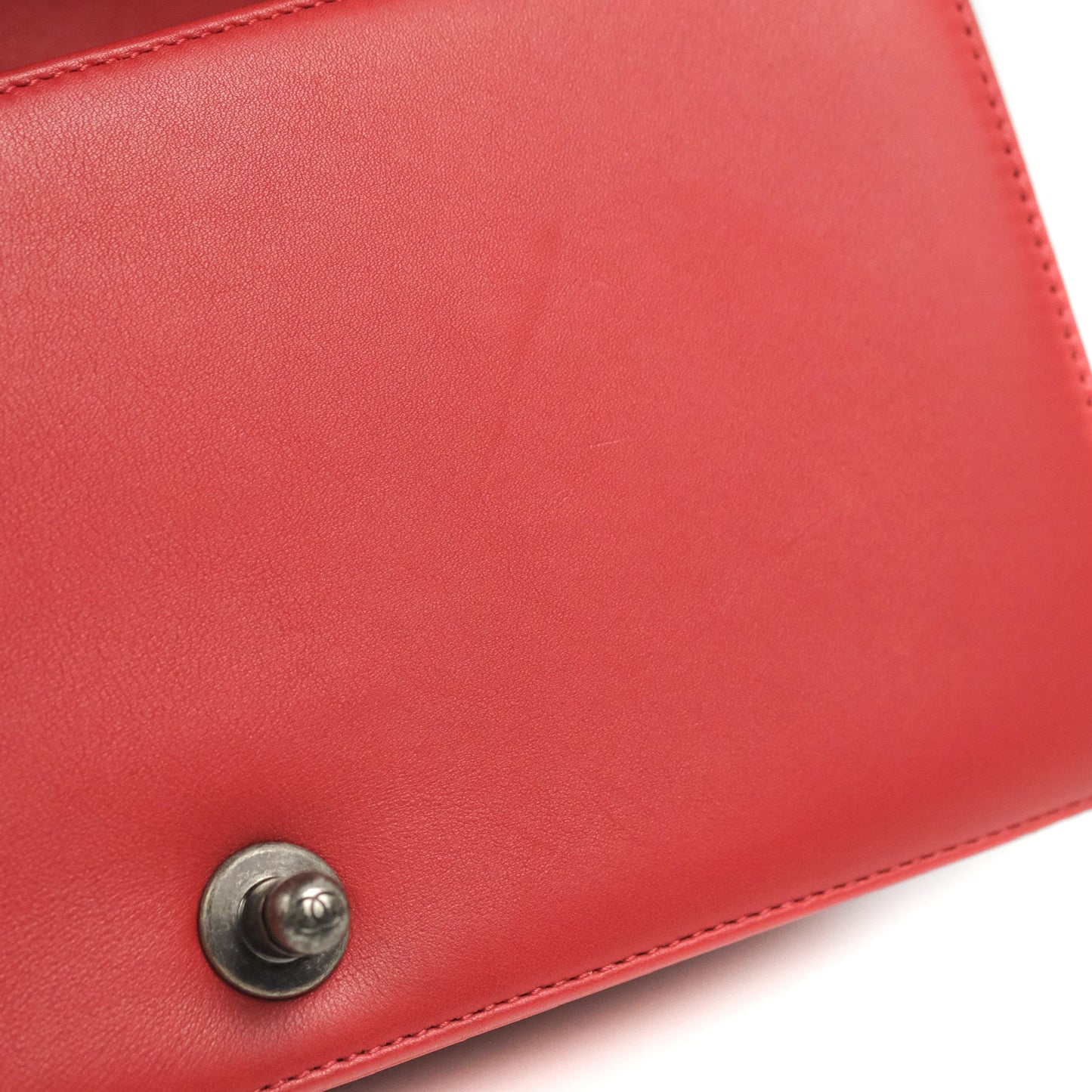 Chanel Medium Boy Chevron Red Calfskin Ruthenium Hardware