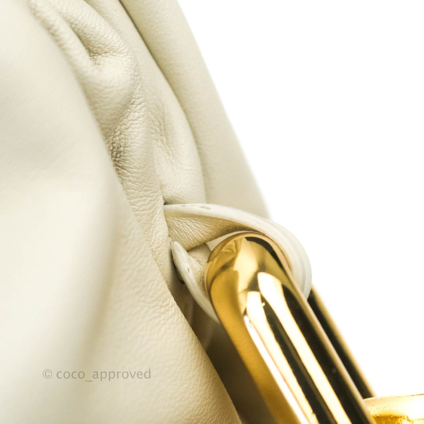 Bottega Veneta Chain Pouch in Plaster Calfskin