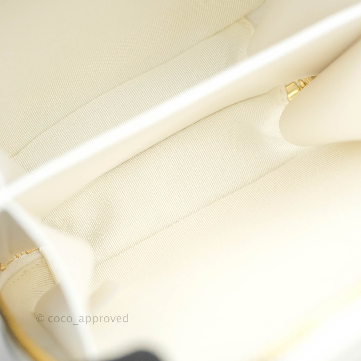 Chanel Circular Handle Zip Around Vanity Case White Calfskin Gold Hardware 20S