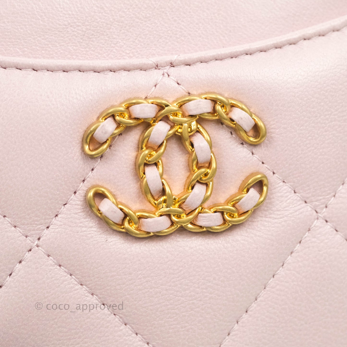 Chanel 19 Zip Card Holder Light Pink Lambskin Gold Hardware