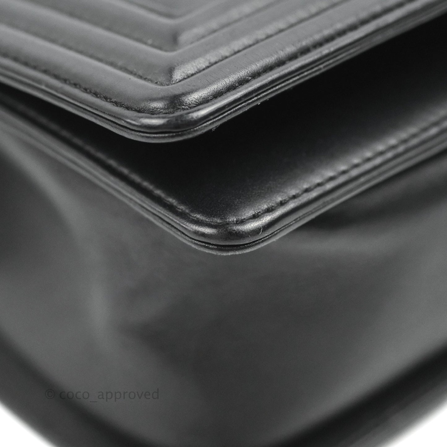 Chanel Chevron Medium Boy Black Calfskin Gold Hardware