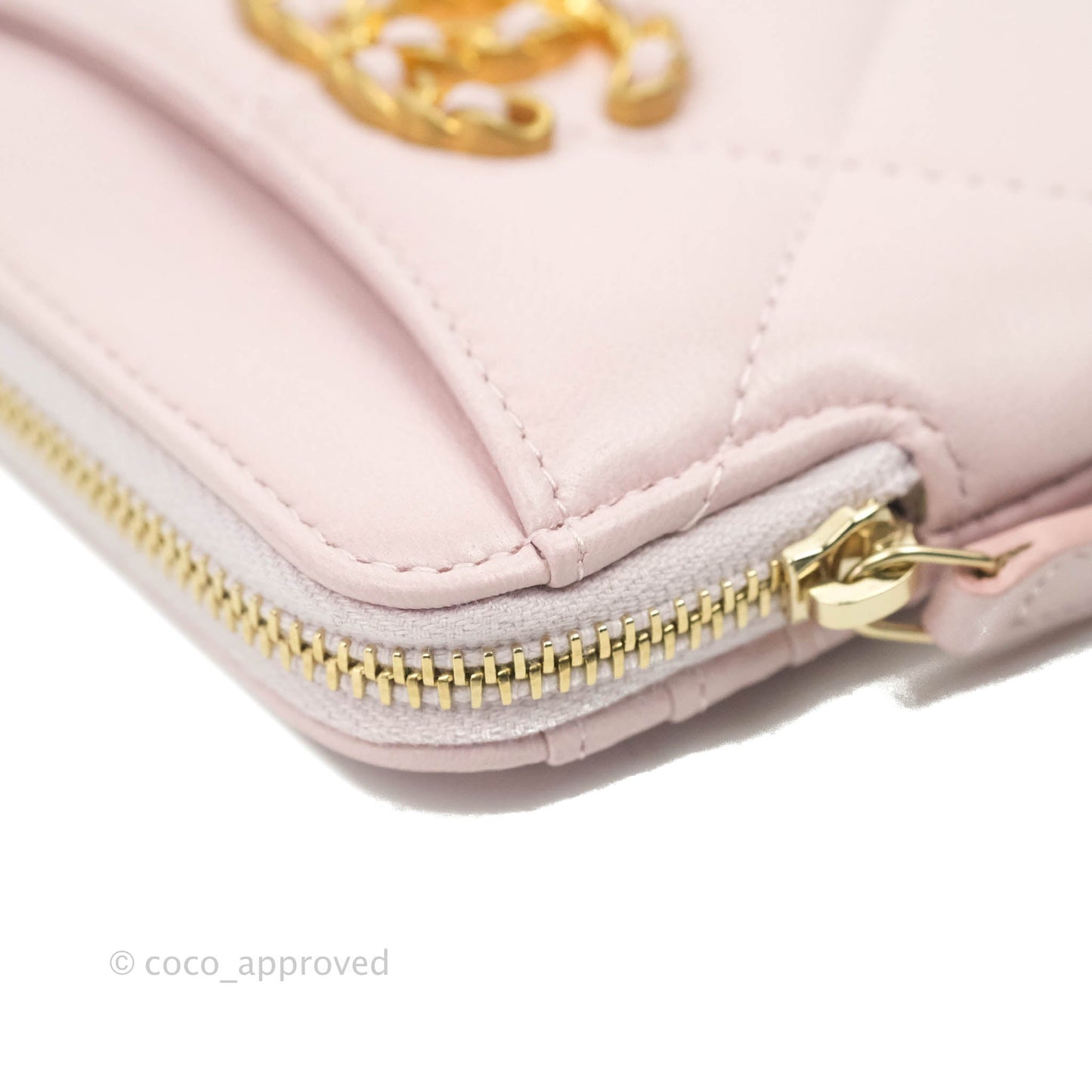 Chanel 19 Zip Card Holder Light Pink Lambskin Gold Hardware