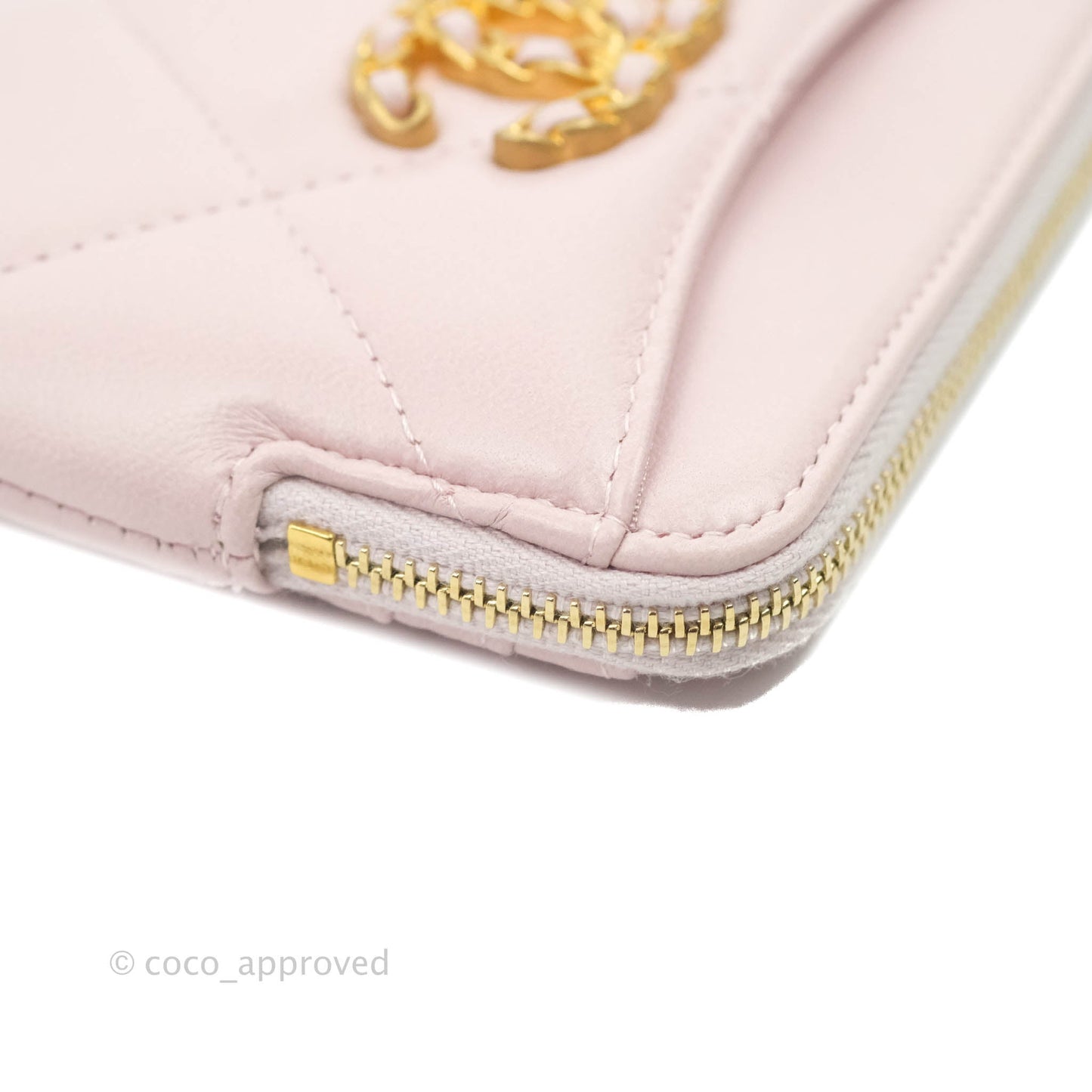 Chanel 19 Zip Card Holder Light Pink Lambskin Gold Hardware