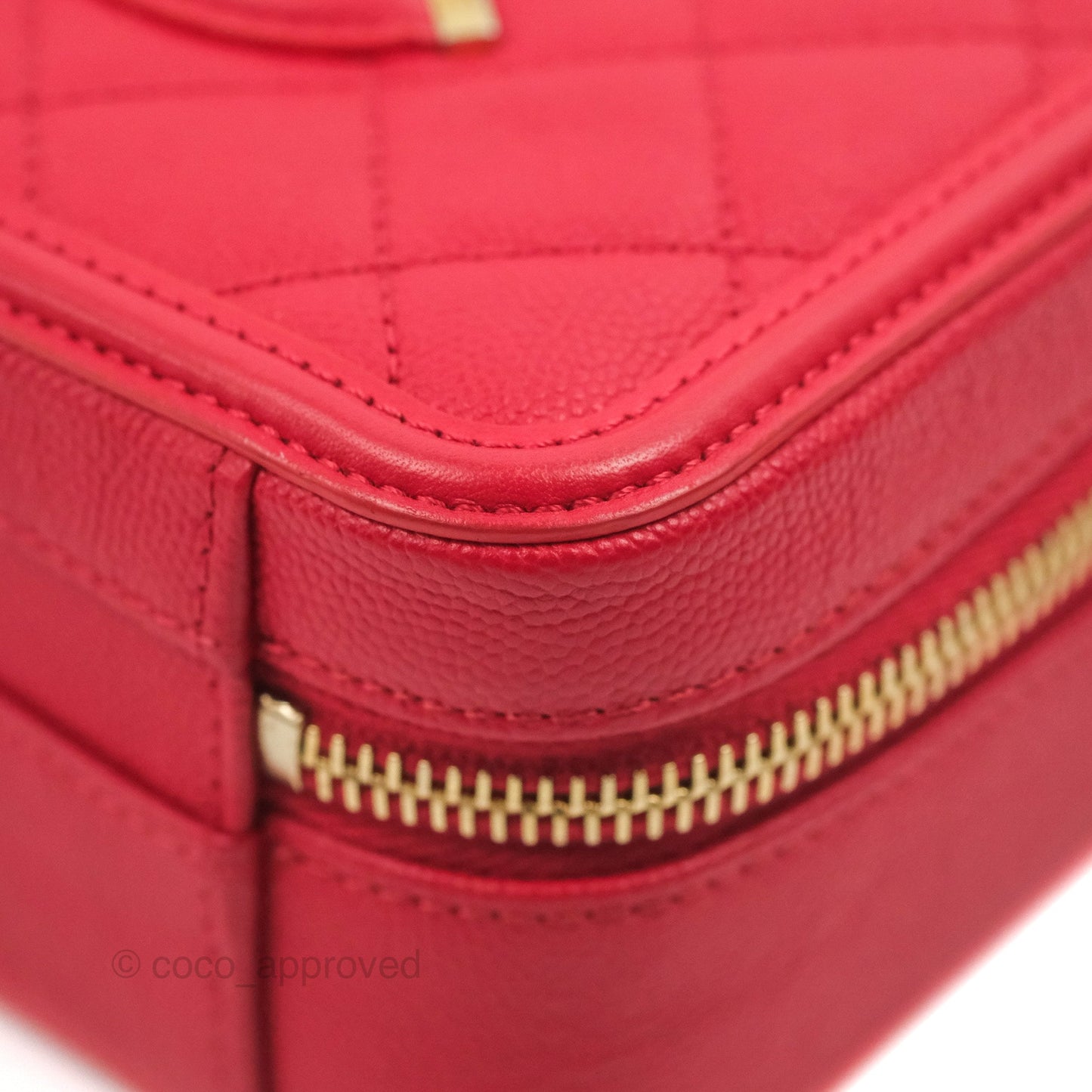 Chanel Quilted Small CC Filigree Vanity Case Red Caviar Gold Hardware