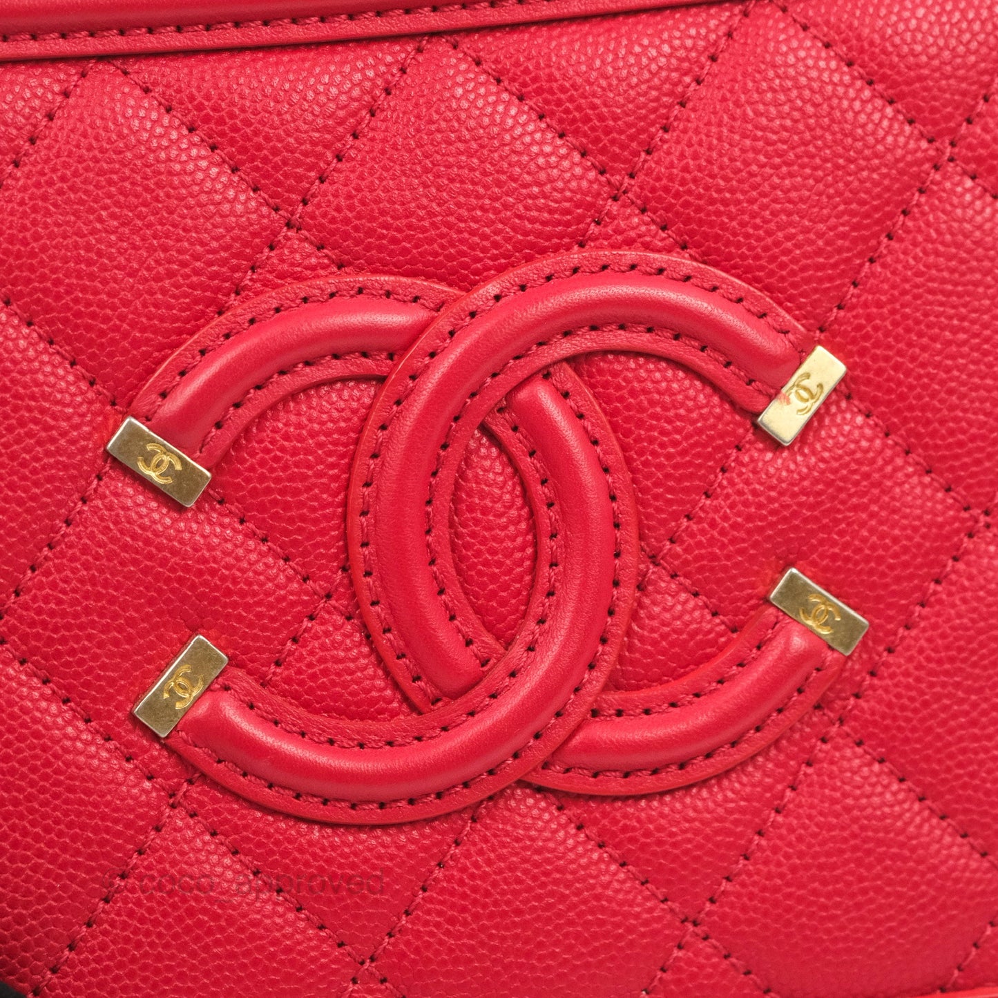 Chanel Quilted Small CC Filigree Vanity Case Red Caviar Gold Hardware