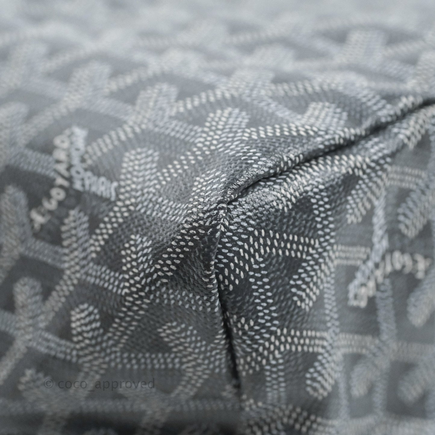 Goyard St Louis Tote PM ⁣⁣⁣⁣⁣⁣⁣⁣⁣⁣⁣⁣⁣⁣⁣⁣⁣⁣⁣⁣Goyardine Canvas Grey