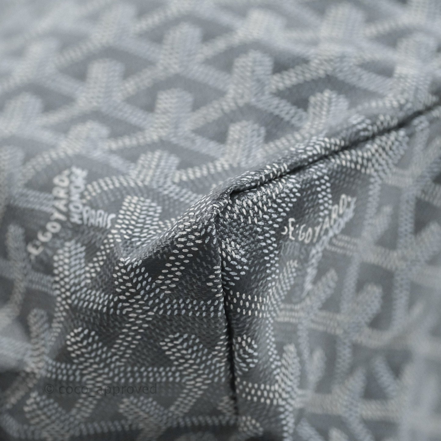 Goyard St Louis Tote PM ⁣⁣⁣⁣⁣⁣⁣⁣⁣⁣⁣⁣⁣⁣⁣⁣⁣⁣⁣⁣Goyardine Canvas Grey