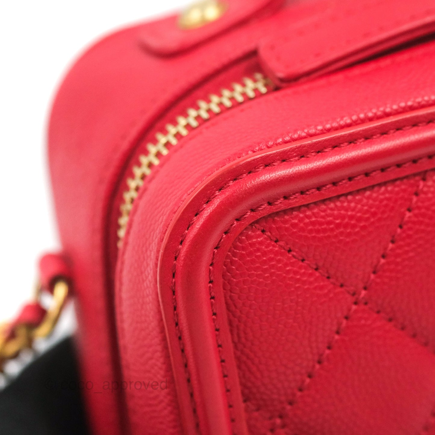 Chanel Quilted Small CC Filigree Vanity Case Red Caviar Gold Hardware