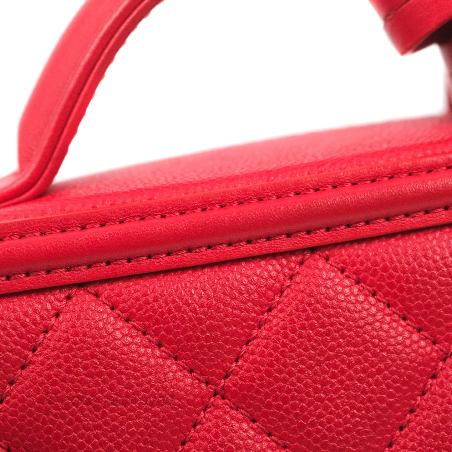 Chanel Quilted Small CC Filigree Vanity Case Red Caviar Gold Hardware