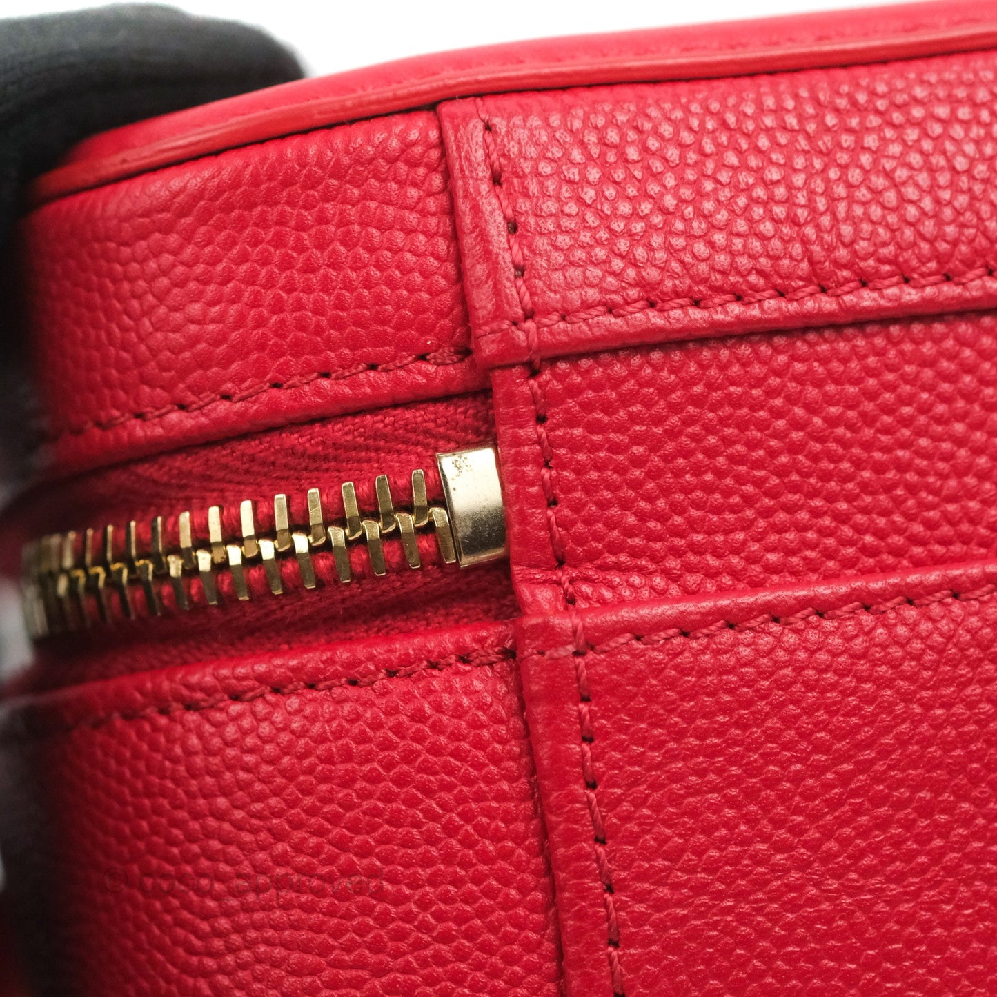 Chanel Quilted Small CC Filigree Vanity Case Red Caviar Gold Hardware