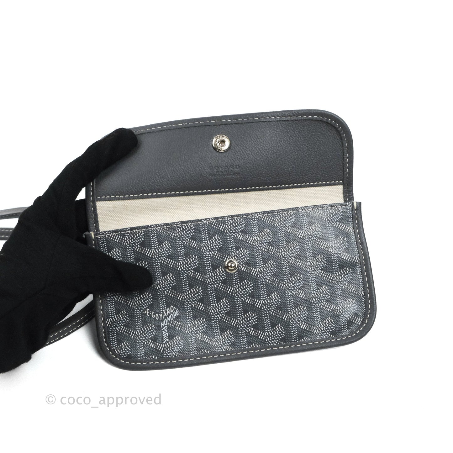 Goyard St Louis Tote PM ⁣⁣⁣⁣⁣⁣⁣⁣⁣⁣⁣⁣⁣⁣⁣⁣⁣⁣⁣⁣Goyardine Canvas Grey