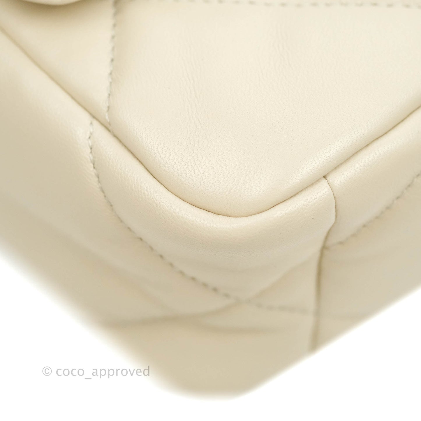 Chanel Small 19 Light Beige Flap Bag⁣ Lambskin Mixed Hardware 21C