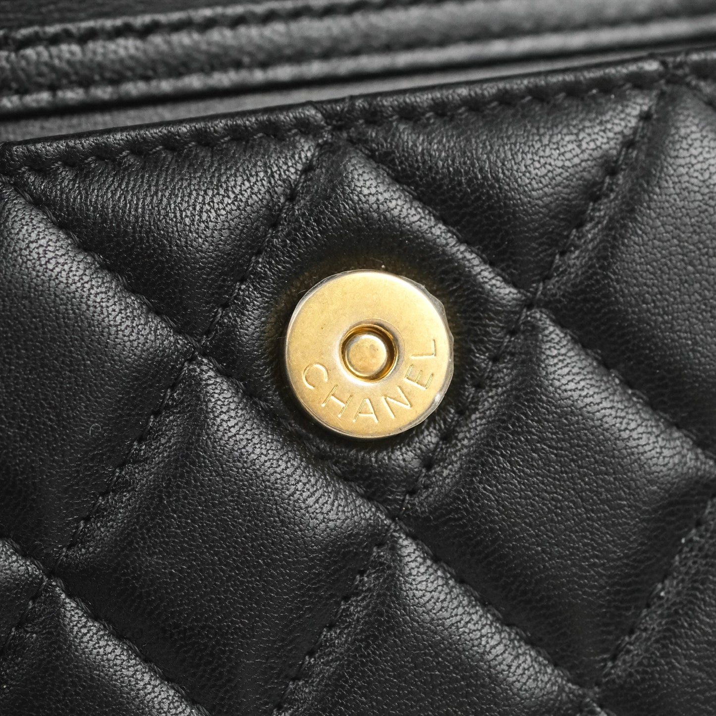 Chanel Pearl Crush Card Holder Black Lambskin Aged Gold Hardware