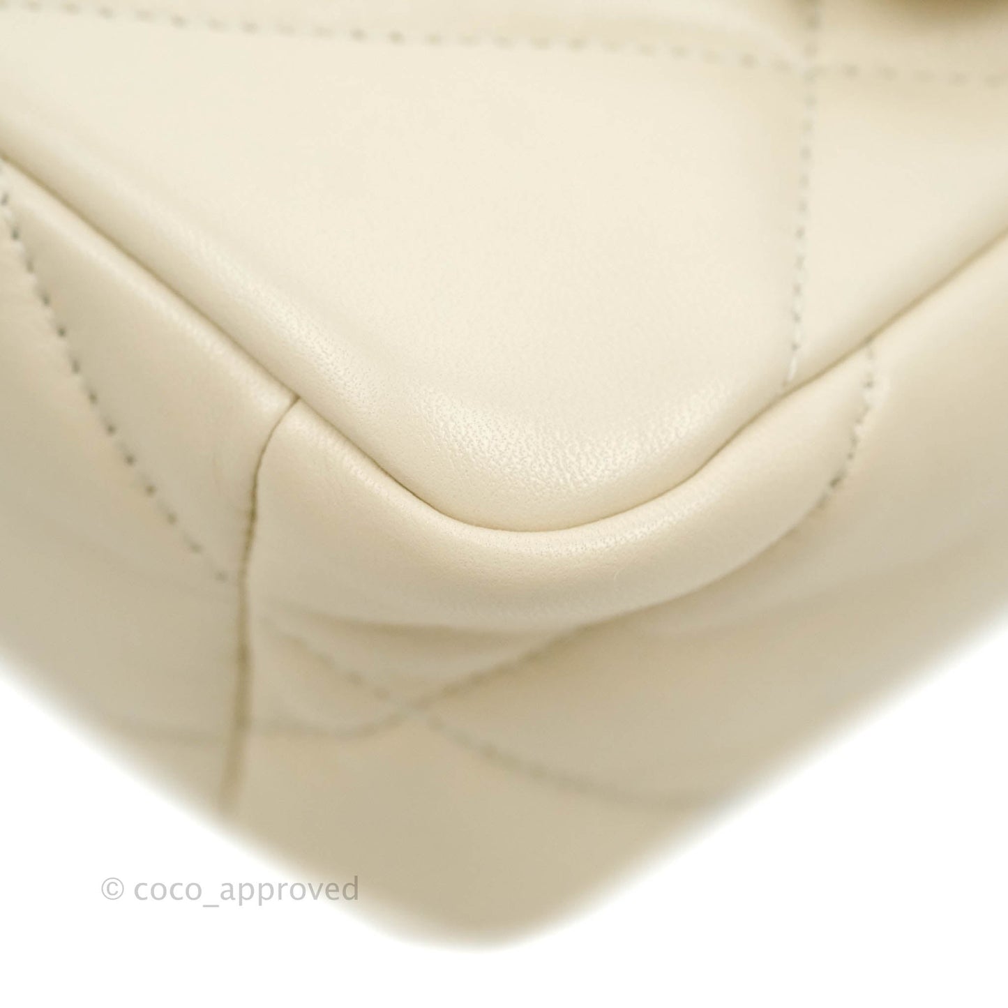 Chanel Small 19 Light Beige Flap Bag⁣ Lambskin Mixed Hardware 21C