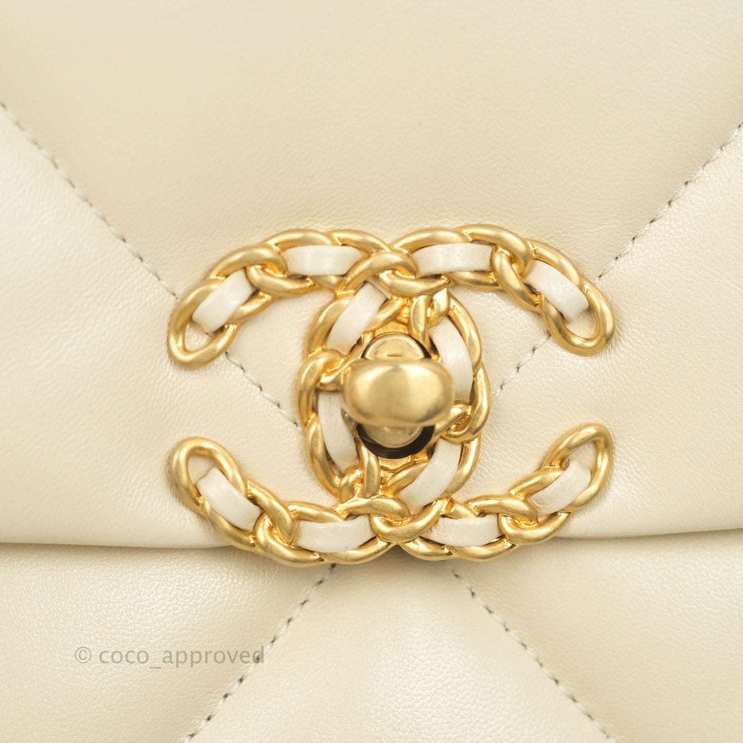 Chanel Small 19 Light Beige Flap Bag⁣ Lambskin Mixed Hardware 21C