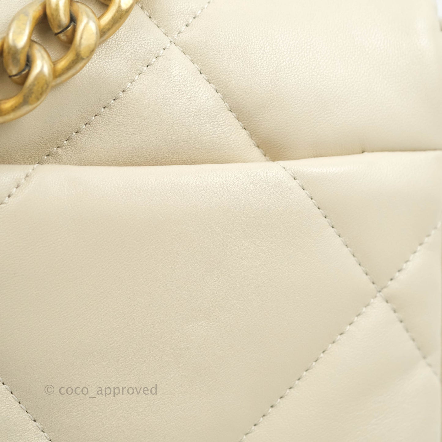 Chanel Small 19 Light Beige Flap Bag⁣ Lambskin Mixed Hardware 21C