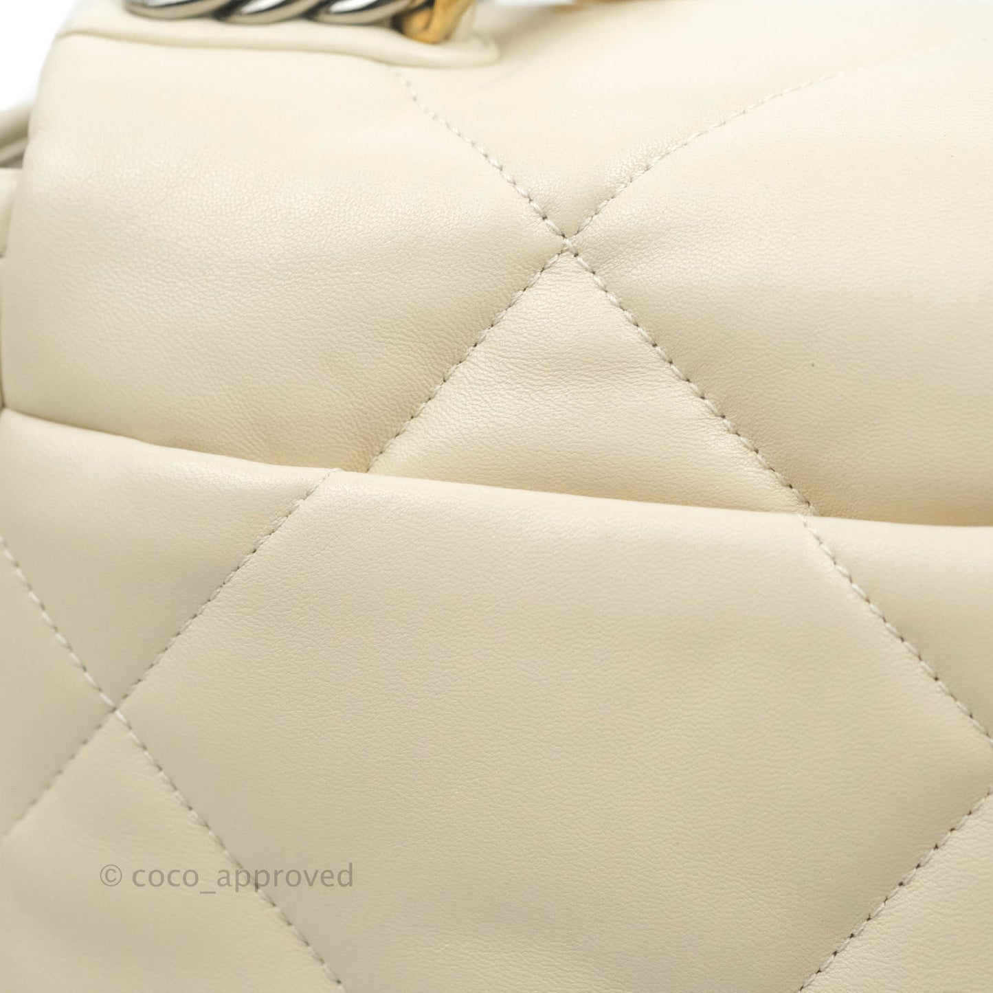 Chanel Small 19 Light Beige Flap Bag⁣ Lambskin Mixed Hardware 21C