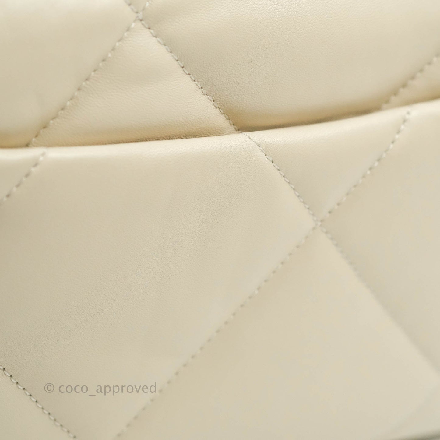 Chanel Small 19 Light Beige Flap Bag⁣ Lambskin Mixed Hardware 21C