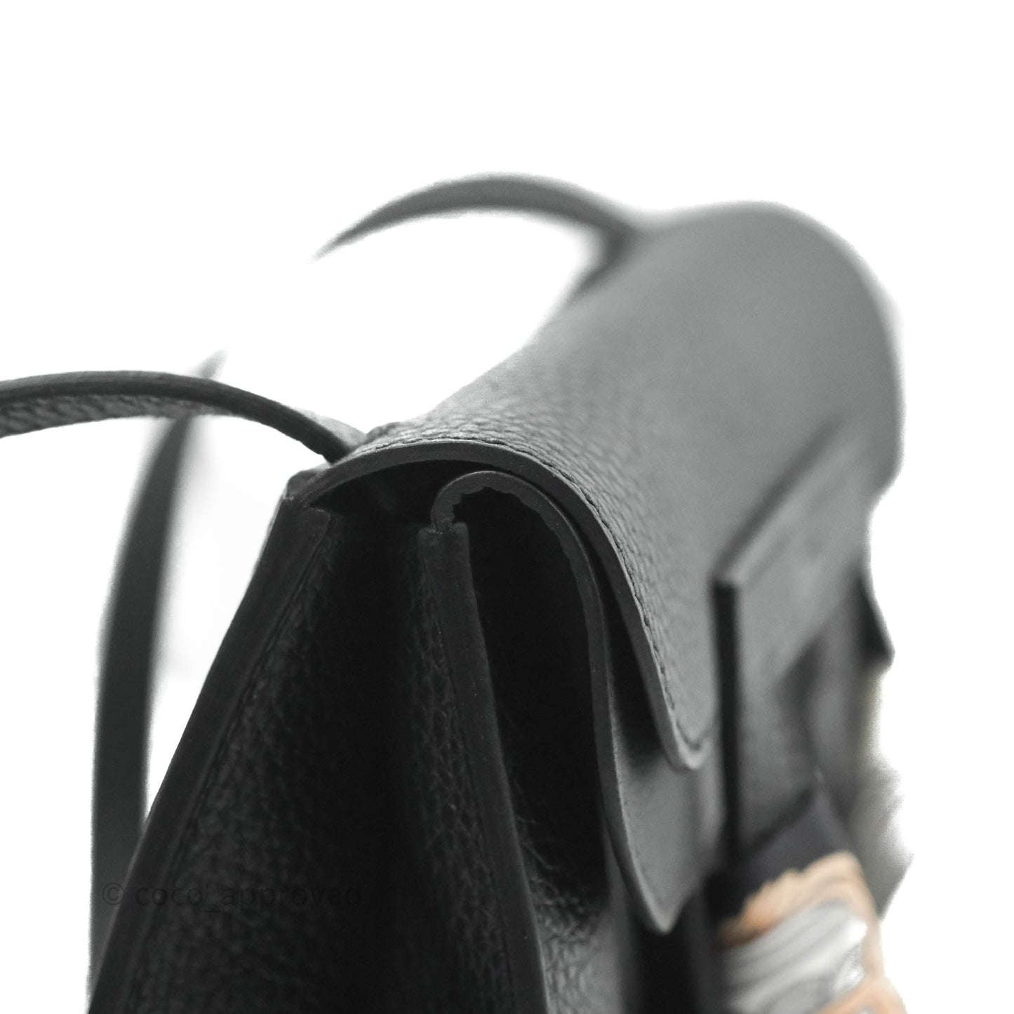 Hermès Halzan 25 Black Gold Hardware With Twilly