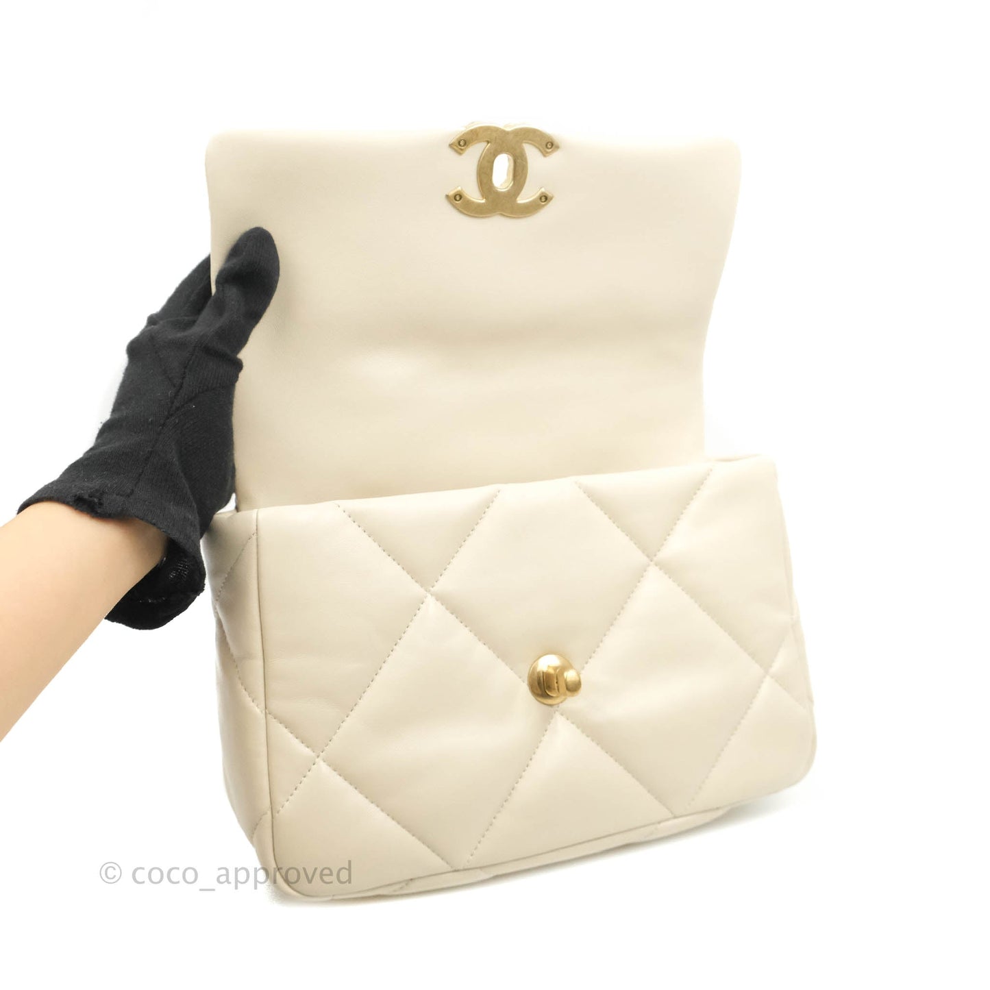 Chanel Small 19 Light Beige Flap Bag⁣ Lambskin Mixed Hardware 21C
