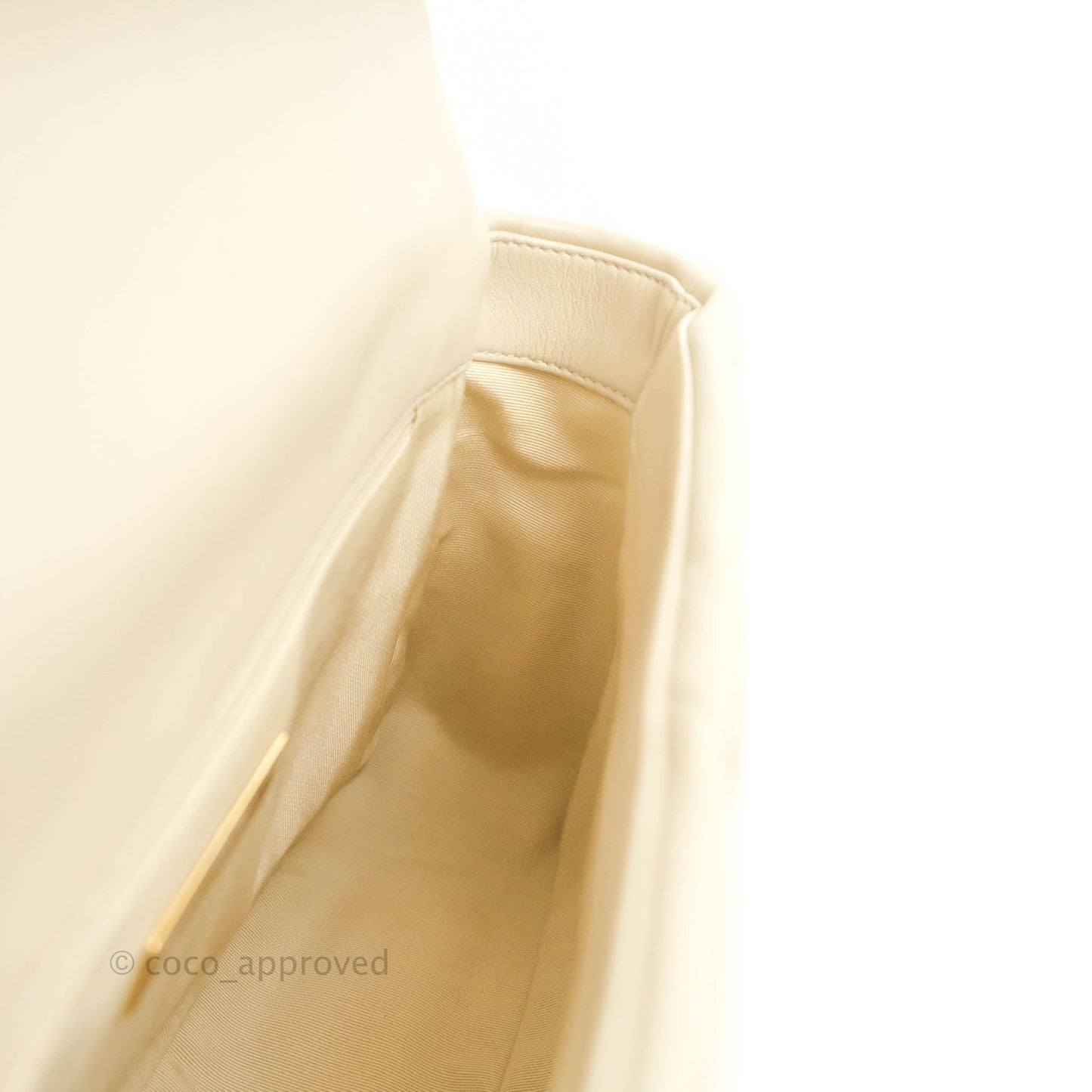 Chanel Small 19 Light Beige Flap Bag⁣ Lambskin Mixed Hardware 21C
