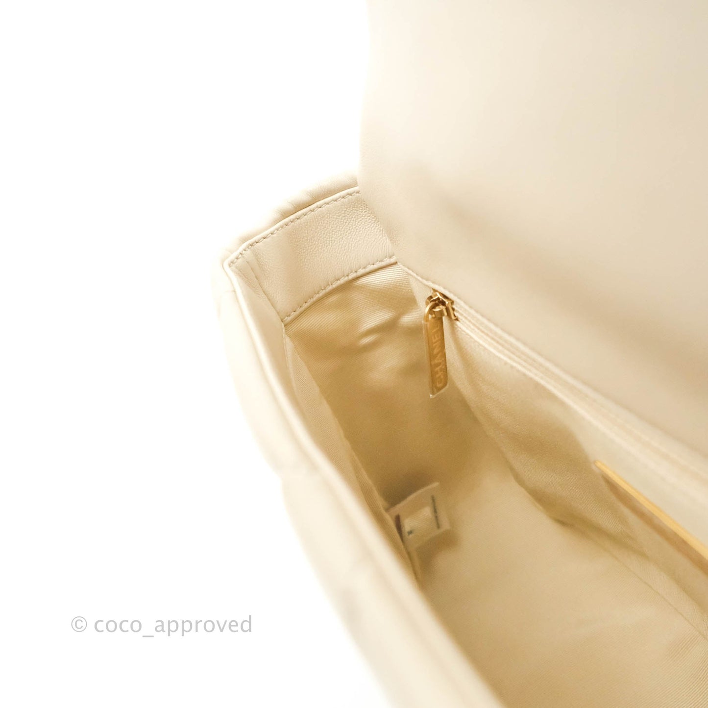 Chanel Small 19 Light Beige Flap Bag⁣ Lambskin Mixed Hardware 21C