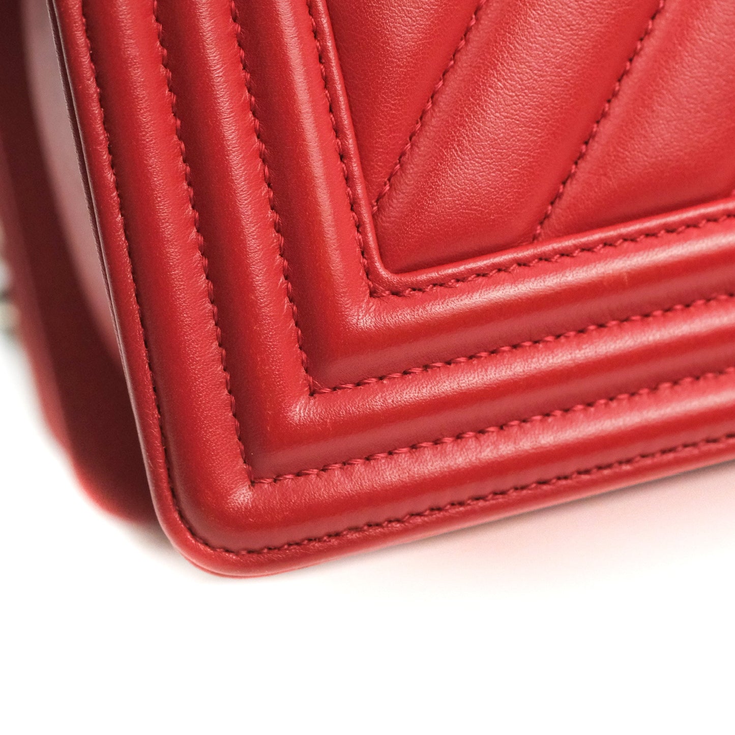 Chanel Medium Boy Chevron Red Calfskin Ruthenium Hardware