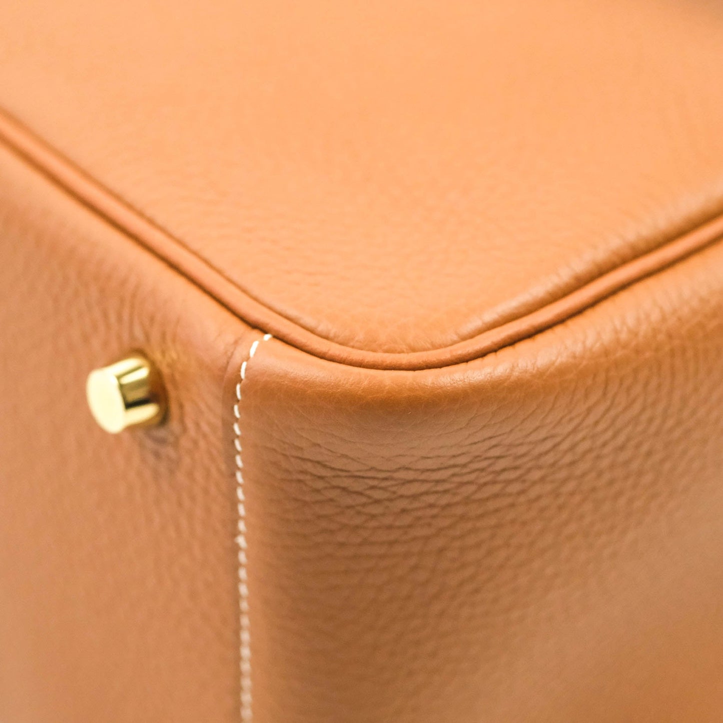 Hermès Lindy 26 Taurillon Clemence Gold Gold Hardware